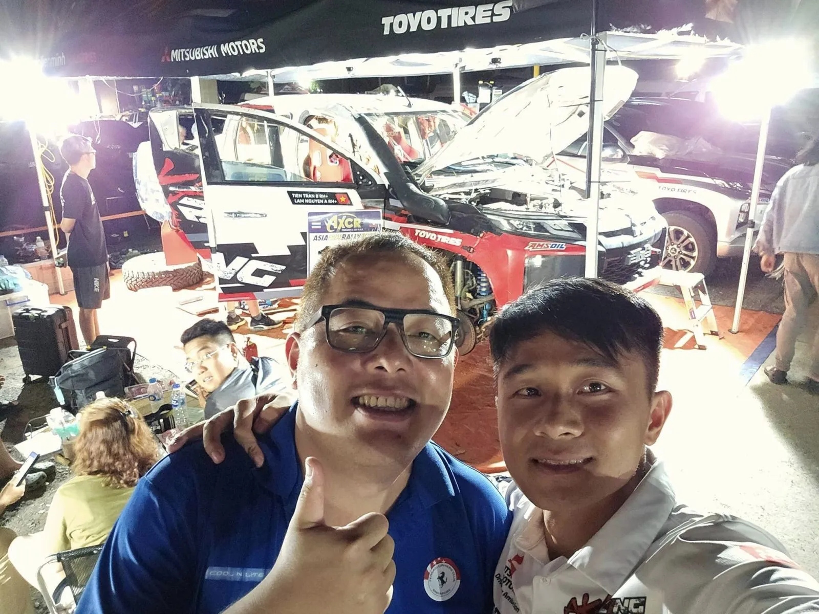 Hình ảnh thân thiết của AKA RACING và STEELMATE RACING